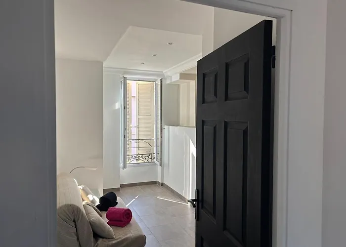 Apartamento 3-r Bright, Within 15 Min Walk