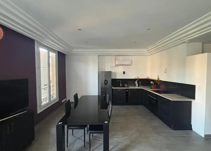 3-r Bright, Within 15 Min Walk Apartamento