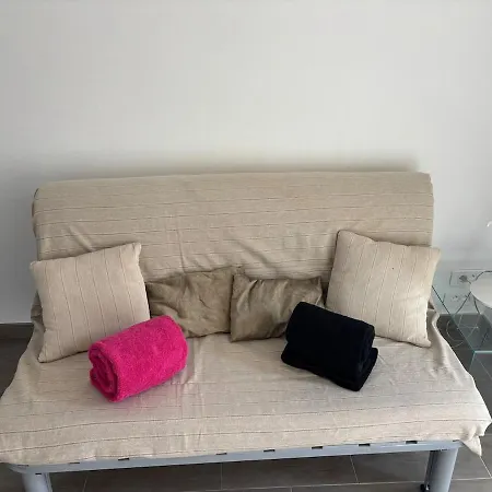 Apartment 3-r Bright, Within 15 Min Walk