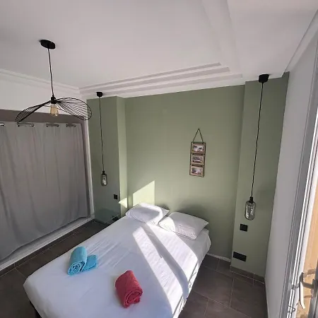 3-r Bright, Within 15 Min Walk *