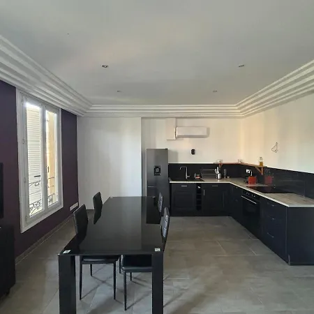 3-r Bright, Within 15 Min Walk Apartment