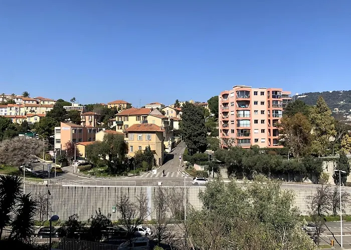 Apartman 3-r Bright, Within 15 Min Walk *